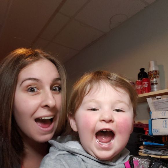 Meet your Posher, Jessica - Picture 2 of 2